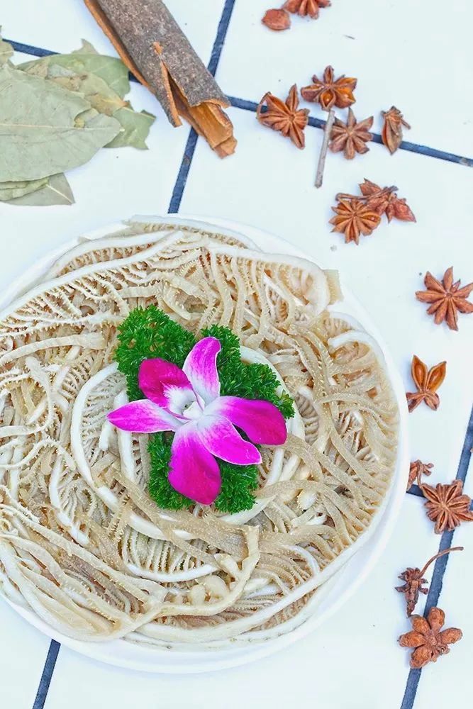 重庆的串串凭着份量实在的资格串味儿在南充开业至今打卡到上瘾!