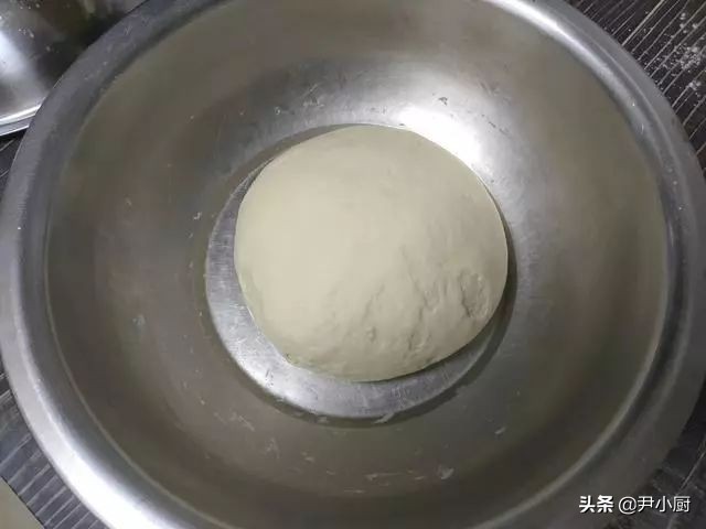 炸蓬松酥脆油条到底加不加酵母,炸油条时记住配方和3个小技巧