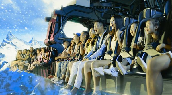 橙粉们稳住！熬过星期五，来的不止是周末，还有长影世纪城超值“聚惠”，人均低至56元呦~