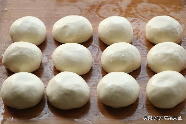 绿豆饼圆的厚的外皮像炸过一样,外皮软糯的绿豆饼10个的做法
