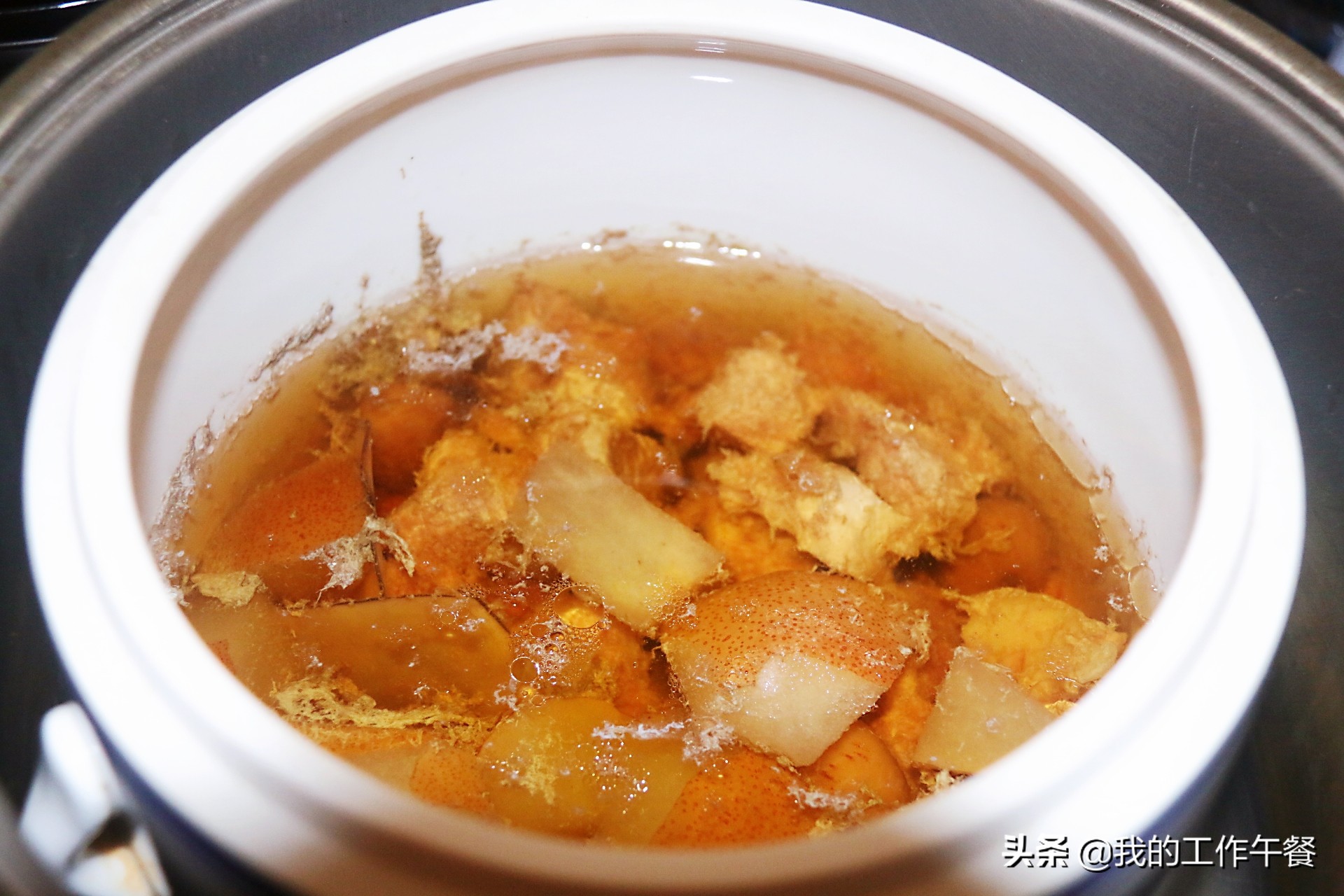 用什么煲汤可以止咳润肺,三种水果煮一锅润肺止咳清爽甘甜