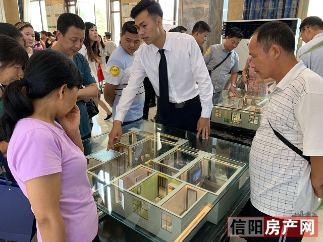 购房销售中心爆满,爆满的售楼部