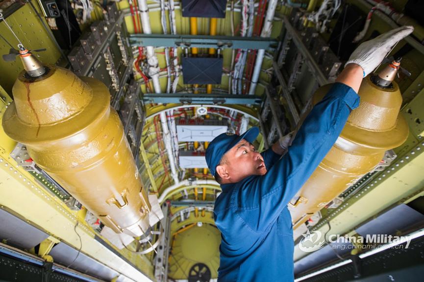 中美俄轰炸机内部弹仓,中美俄轰炸机视频