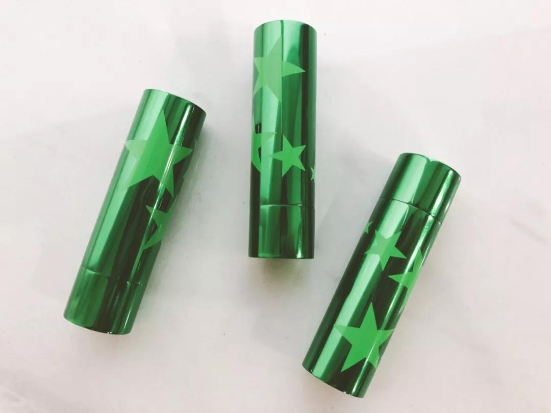 玛丽黛佳×喜力啤酒定制欧冠专属礼盒，原谅色口红来啦