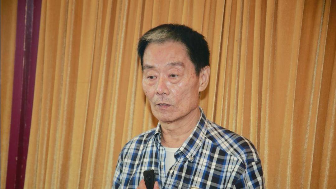 巅峰时期成龙和李小龙谁厉害,成龙谈李小龙功夫大师