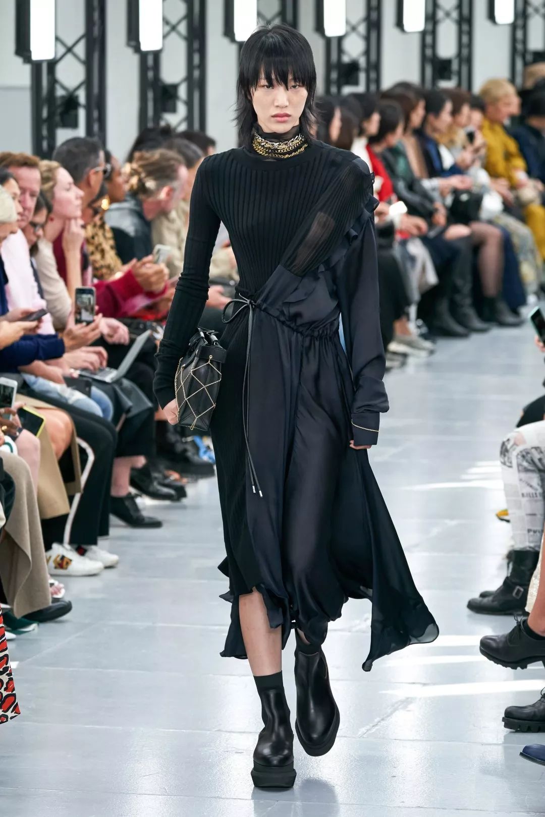 因为做家庭主妇太无聊，于是她创立了Sacai……