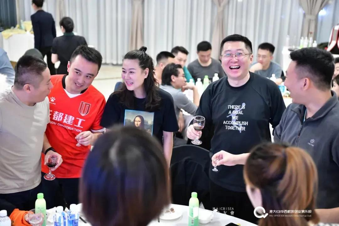 首届“鹏飞成都，凝聚友情”深蓉校友足球友谊赛成功举行