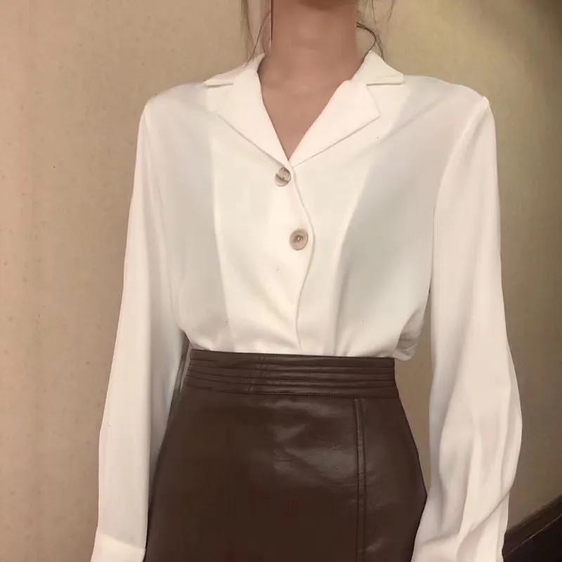 T恤穿腻了？想要时髦又遮肉，春夏白衬衫应该这么洗和这样穿