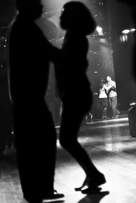 台上一首歌，台下瞎来，90s砂舞厅的粉红回忆