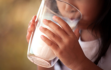 牛奶致癌真的吗能长期吃吗,咖啡和牛奶容易致癌吗