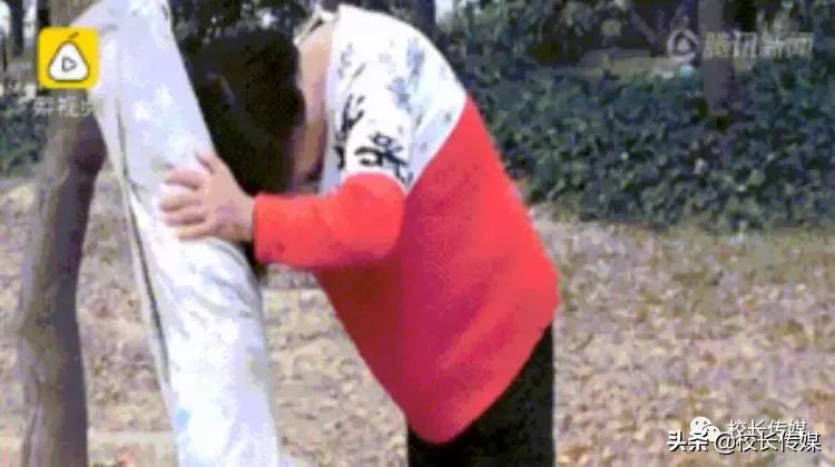 网瘾少女偷偷去见粉丝,75岁网瘾女孩见网友奔现