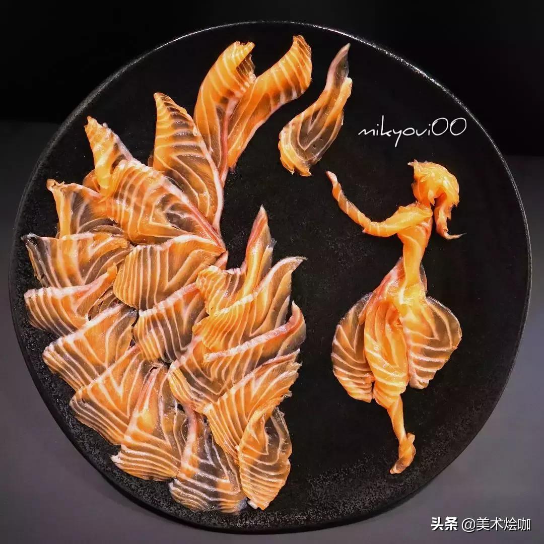 这是家里有矿吗,用三文鱼作画也能美到爆