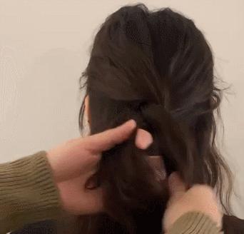 大脸女孩披头散发怎么显脸小,披头散发的简单辫子显脸小