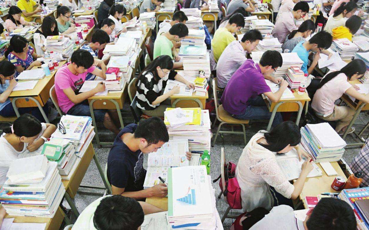 在重点班做鸡头好还是普通班好,重点班当鸡头好还是凤尾好