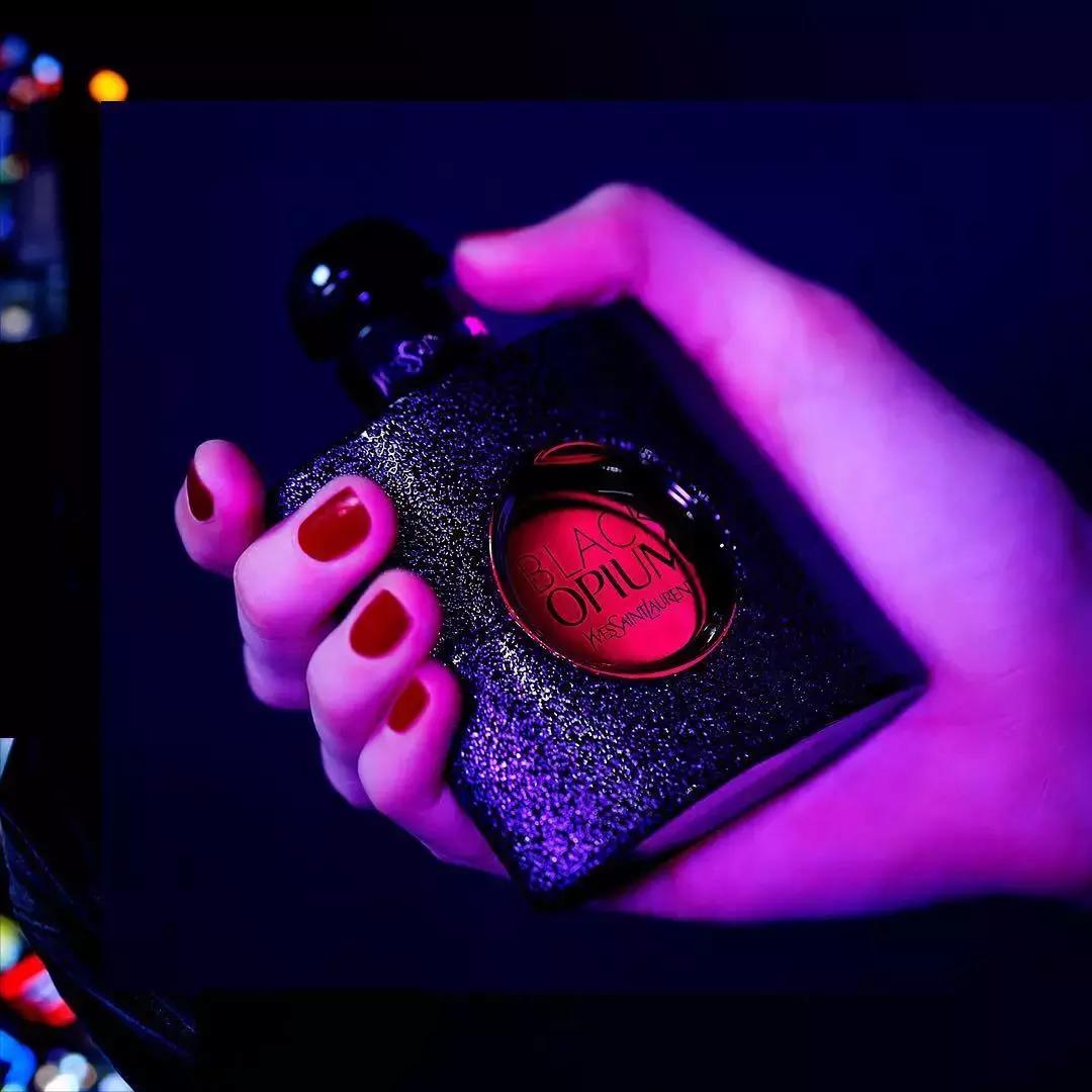 你还没买？这个女生最爱的彩妆收割机再不入手就全断货了！