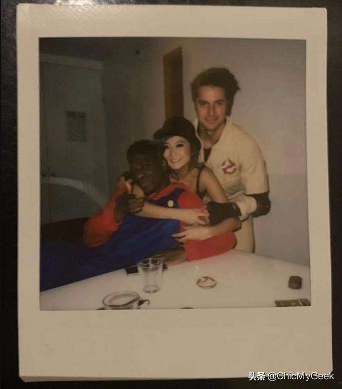 艾米丽在巴黎女主最后跟谁在一起,艾米丽在巴黎主演是谁