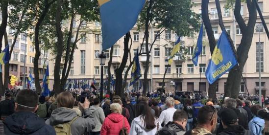 紧绷的弦突然断掉,紧绷的弦随时会断掉