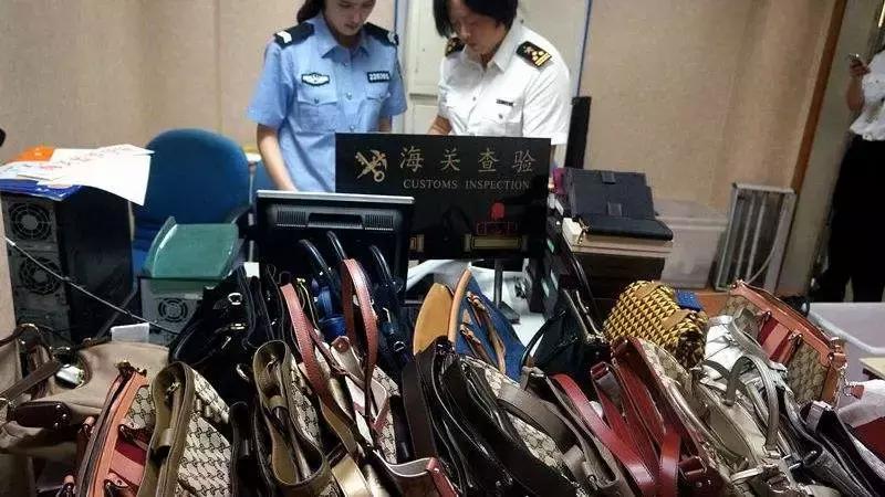 回国人员入境携带外币最新规定,国外带东西回国海关免税额是多少