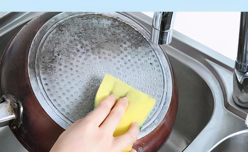 铁锅的锅底锈怎么清理,铁锅锅底黑清洗妙招