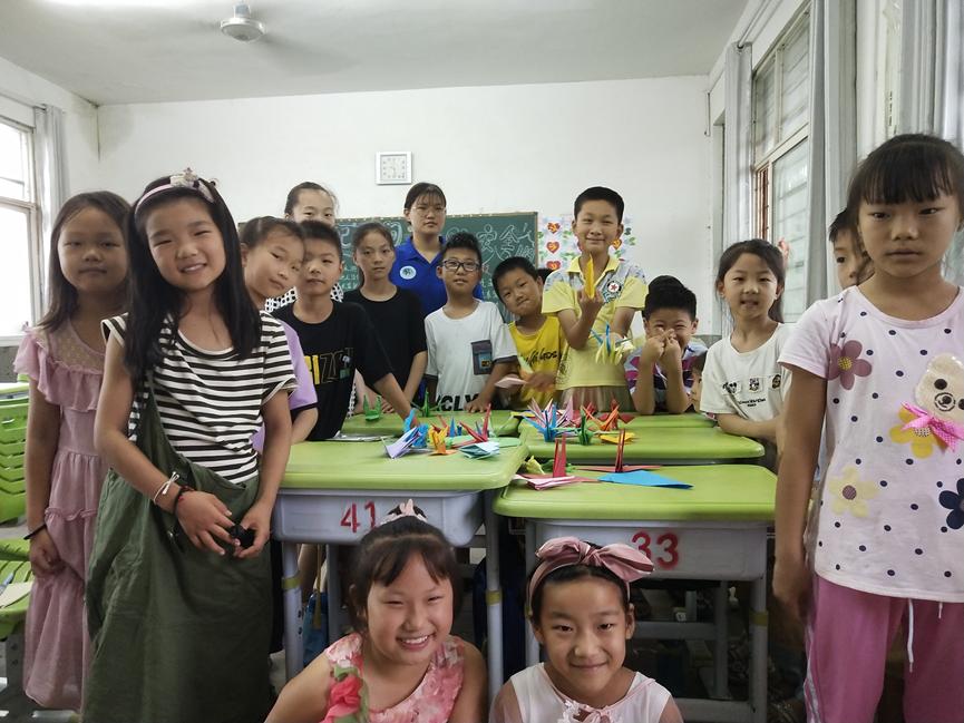 巧手折纸翩飞起，*党**史学习记心间