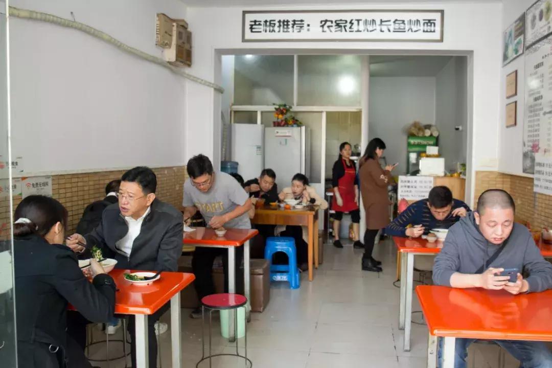 南京板仓街美食龙虾,南京板仓街面馆