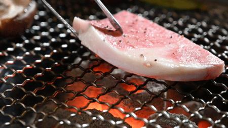 这家烤肉巨头新店开业就“爆店”！现在还能免费吃肉，这也太棒了