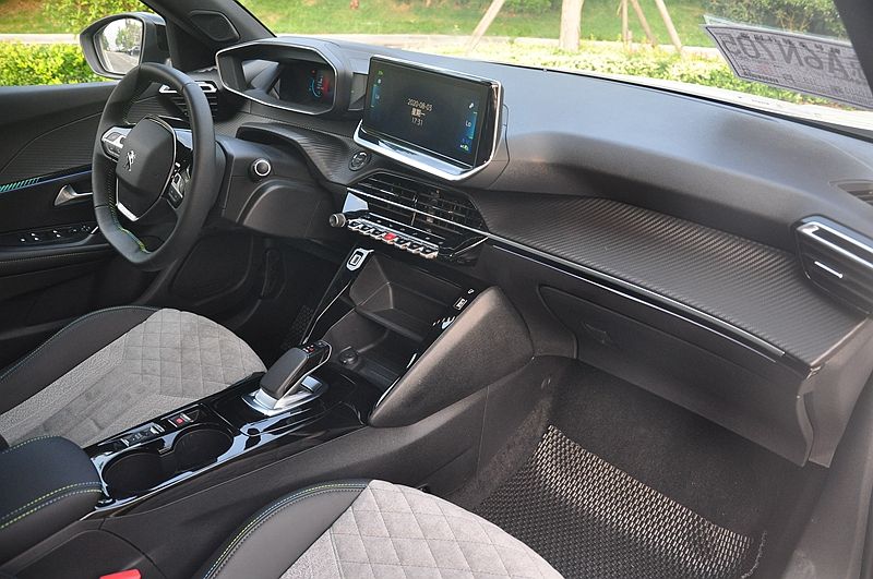 东风标致有一款动力强的车,驾驶感受最好的纯电动suv