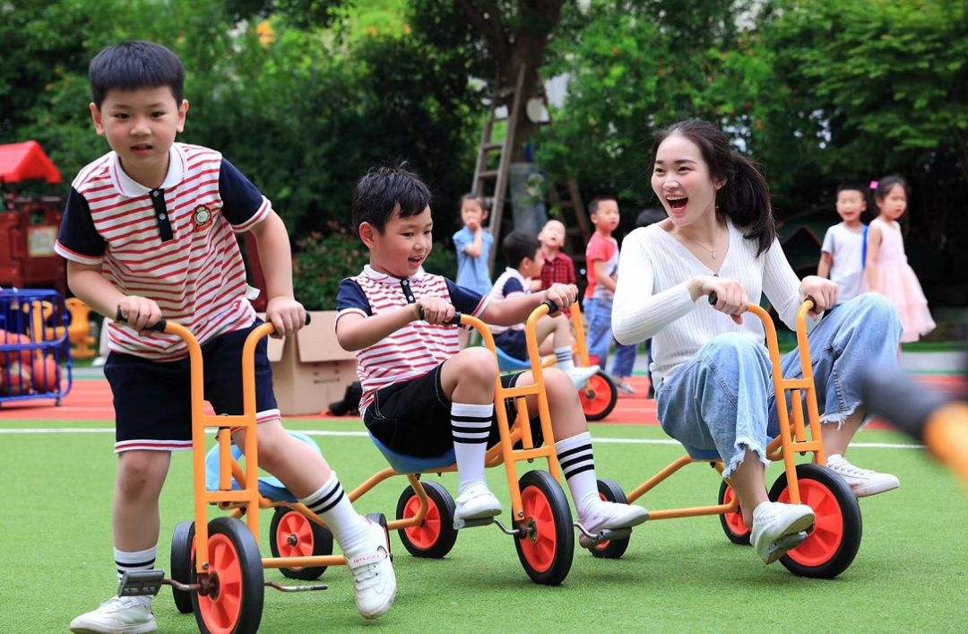 很多家长挤破头要去民办学校,为什么入公办幼儿园那么难