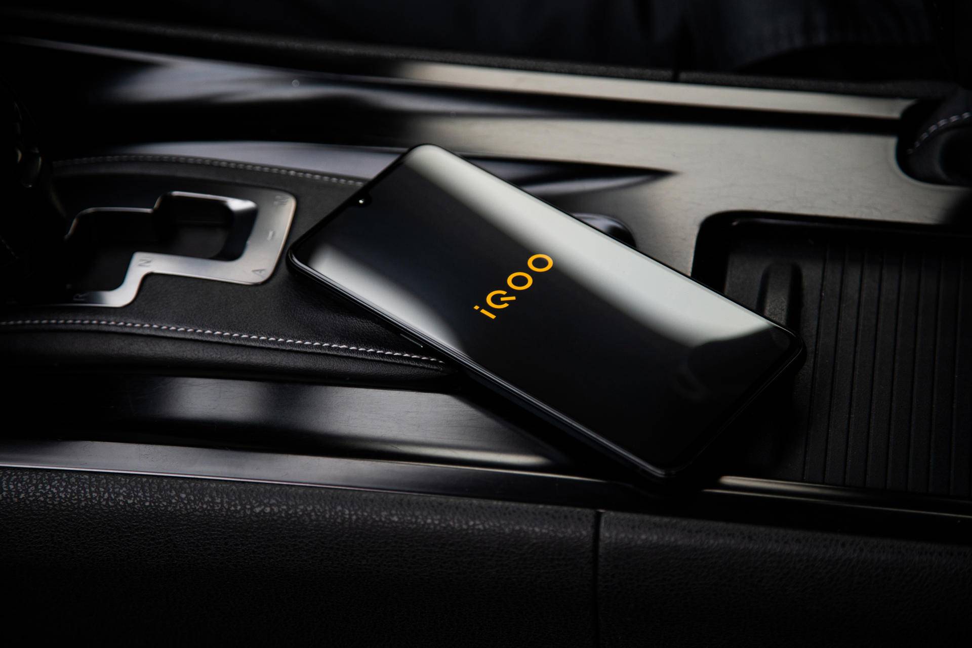 iqoo武士黑对比骑士黑,iqoo武士黑与竞速黑