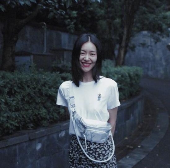 有没有女生天生拥有卧蚕,有卧蚕的女生笑起来是怎样的