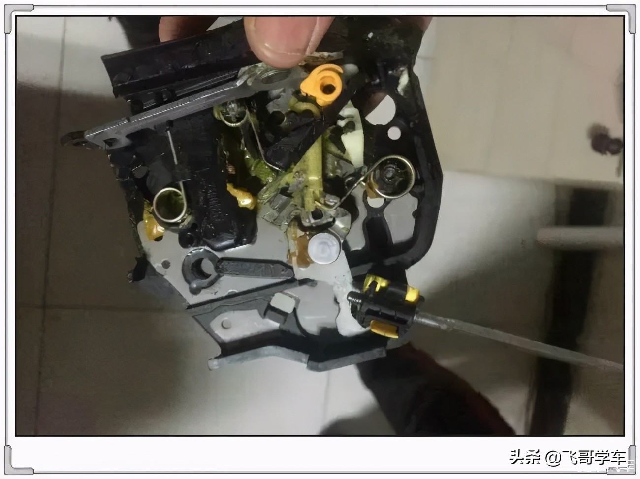 奥迪a6l门锁拆卸方法,奥迪a6l门锁打不开