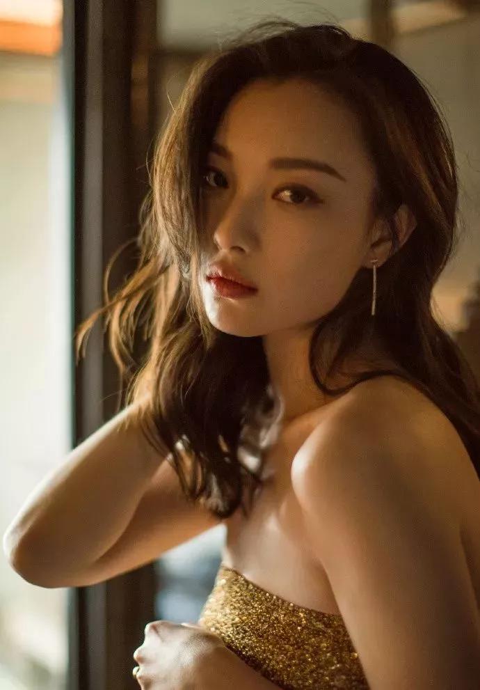 看一下明星的穿衣搭配,一起来看看明星的时尚搭配