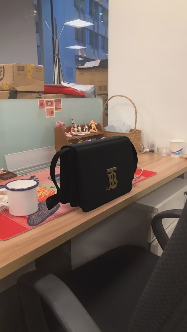 好久不逛实体店了出来试衣服,不去实体店试衣服