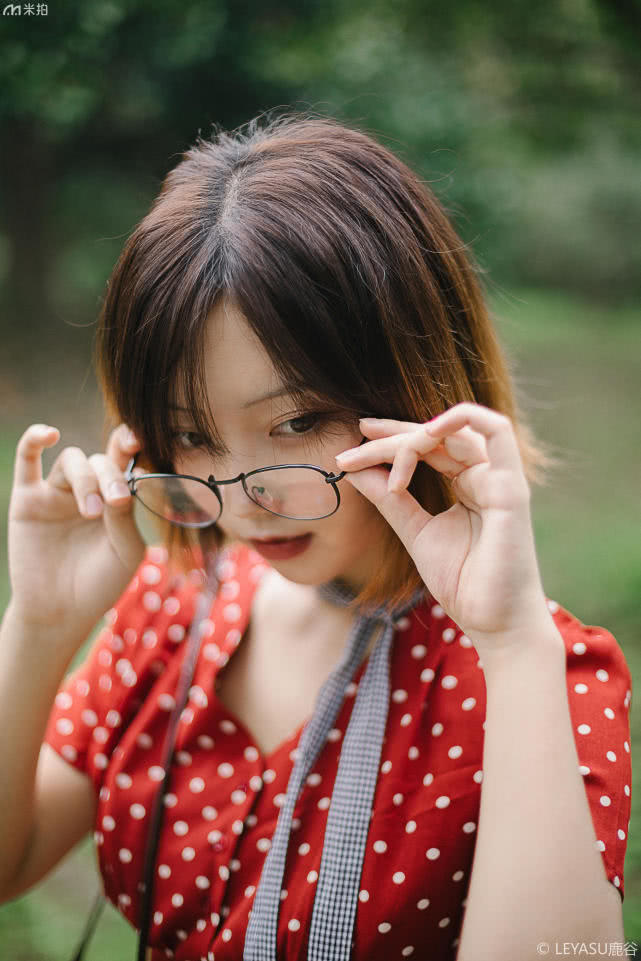 随性慵懒波点裙,少女感十足的波点裙