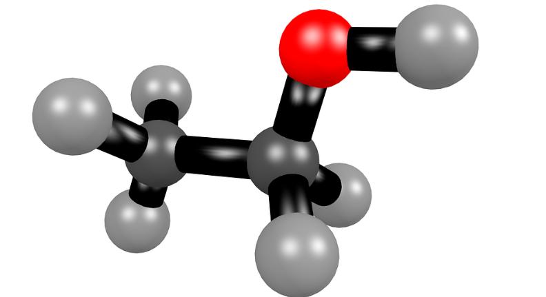 给孩子喂酒导致孩子死亡,男童被喂水呛到去世后续