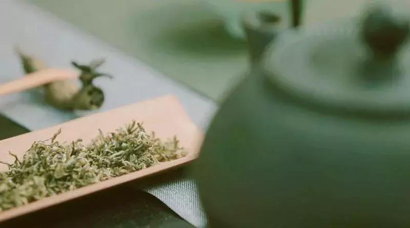 买茶的“望、闻、问、沏”