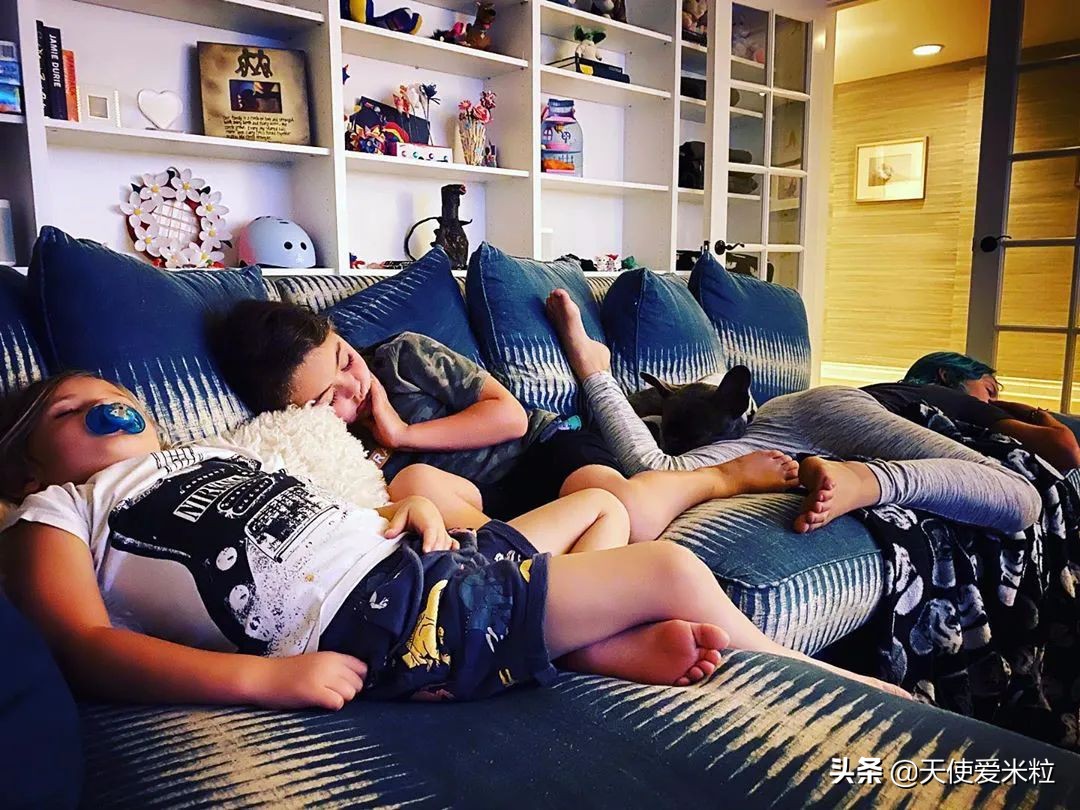 梅根福克斯与继子相处愉快,梅根福克斯为什么和前夫离婚