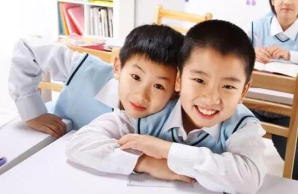 小孩社交恐惧症如何正确引导,孩子有社交恐惧症怎么正确引导