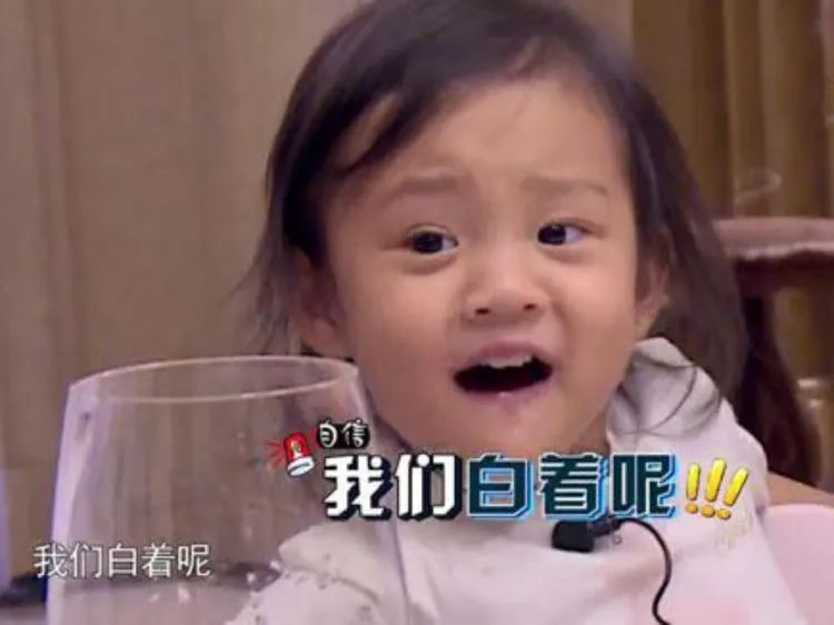 李小璐接甜馨放学大秀小蛮腰,李小璐带甜馨片段