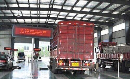 货车年审轮胎有点伤有影响吗,货车轮胎年检通不过怎么办