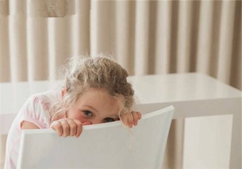 14岁女孩房间发出“嗯嗯”声，妈妈分三步引导，丈夫竖起大拇指