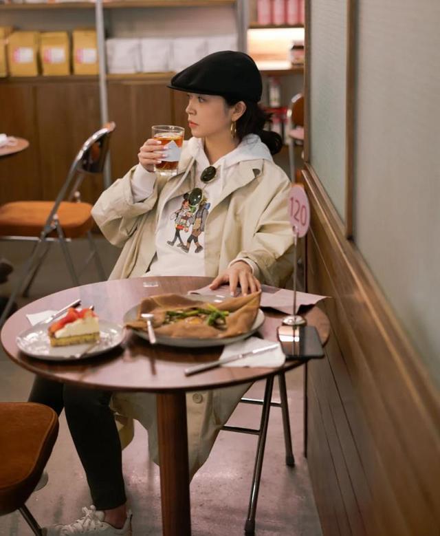 风衣穿什么内搭好看,风衣里穿什么内搭好看男