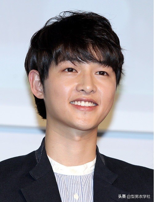 男生头发烫了之后什么发型合适,男生发型偏左还是右合适