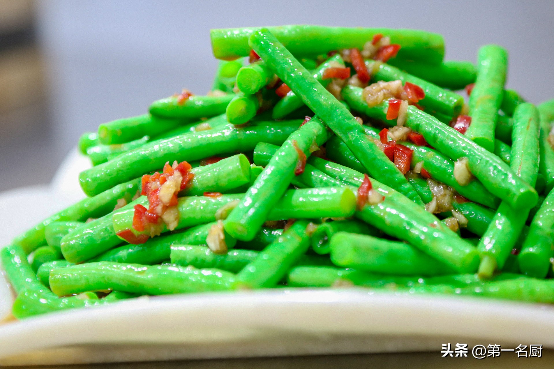 凉拌豆角怎么做又嫩又好吃,豆角最好吃的做法不炒不炖不凉拌