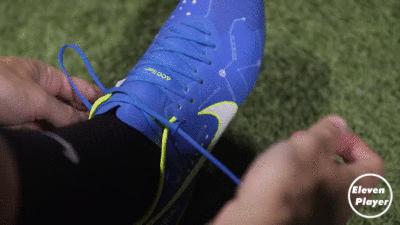 新买的足球鞋磨脚后跟有什么妙招,如何让足球鞋不磨脚