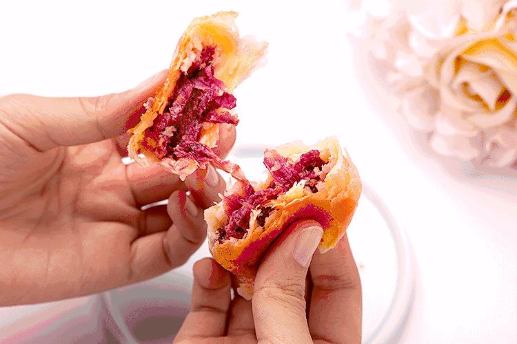 来云南一定要品尝一下鲜花饼,云南鲜花饼和其他饼有什么不同