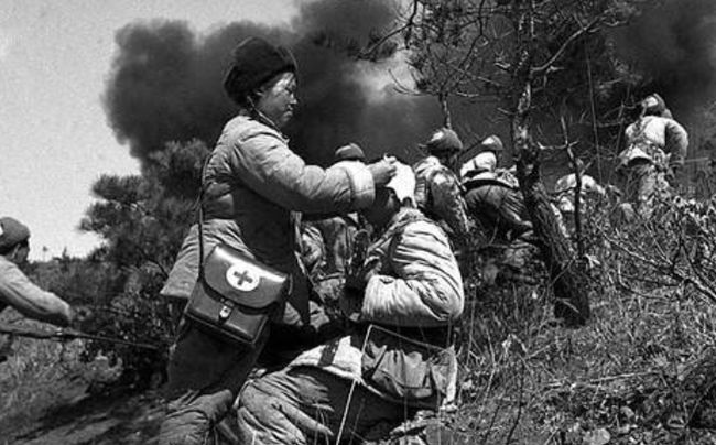 不法奸商向志愿军售卖假药，上万将士殒命，主席：须处以极刑