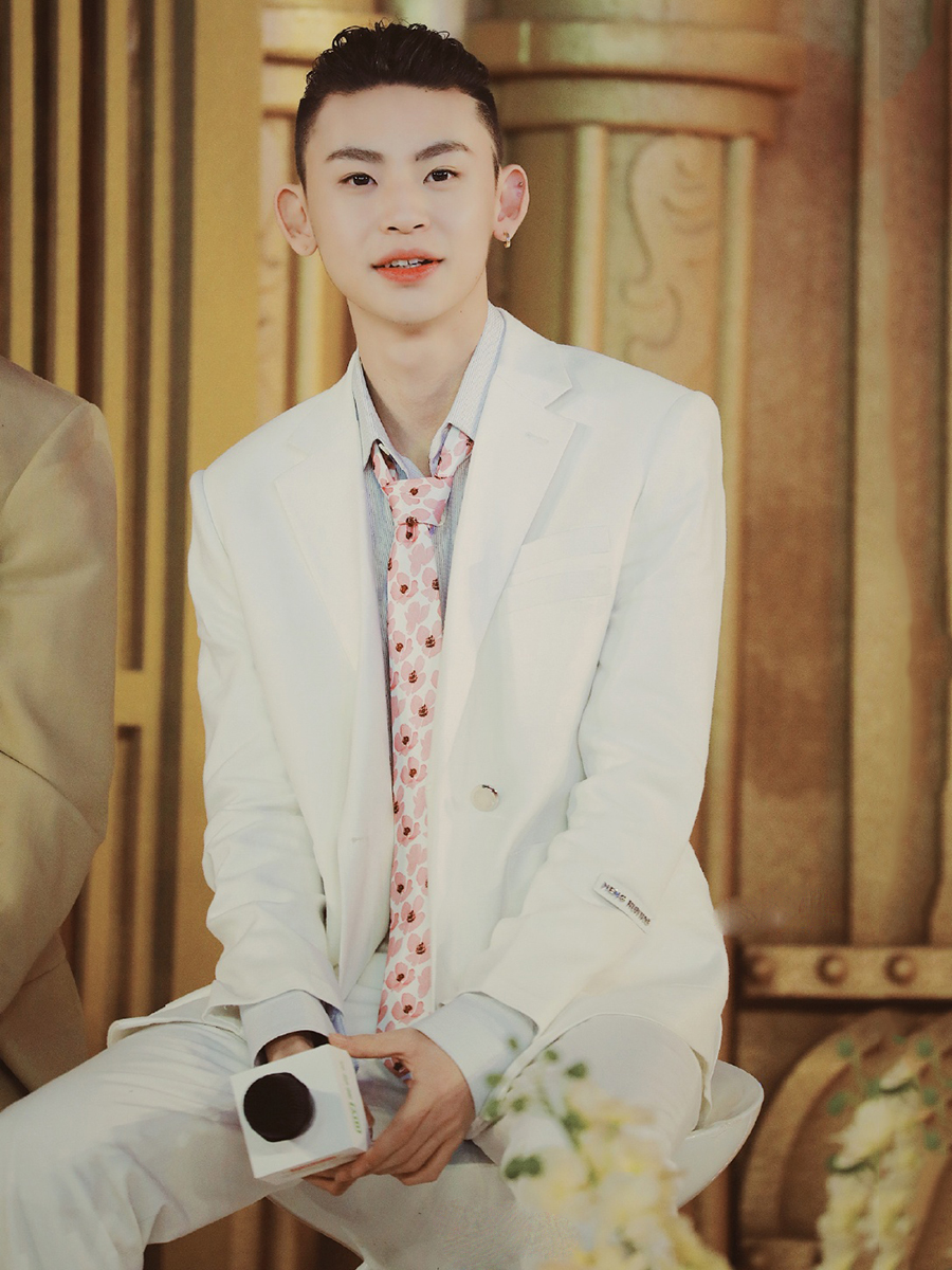 小鬼林彦俊ineedadoctor,林彦俊初舞台发型