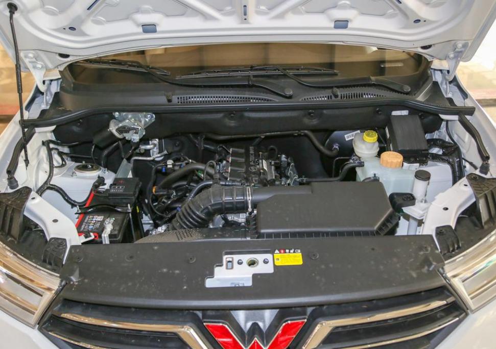 五菱宏光1.2排量试驾视频,五菱宏光一二三代比较