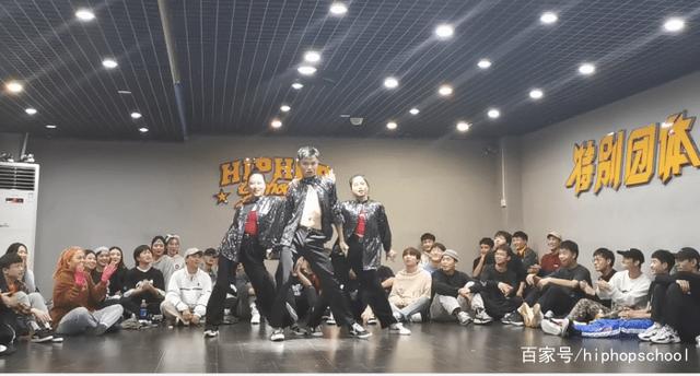 跳街舞是当做专业来学，还是走业余路线